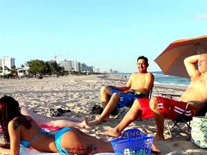 Gina Valentina y Kobi Brian en Beach Bait and Switch