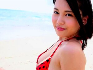 Striptease desnudo en la playa con la estrella del JAV China Matsuoka