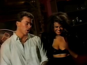 Sumérgete en el encanto de la seducción clásica junto a