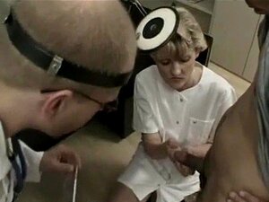Novia amateur linda se une doblemente para comer semen