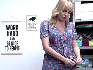 El sospechoso es la rubia Dana que robó un montón de comida para