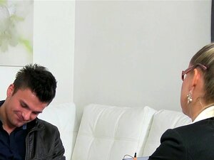 Agente rubia en medias chupa y folla, agente rubia europea después de