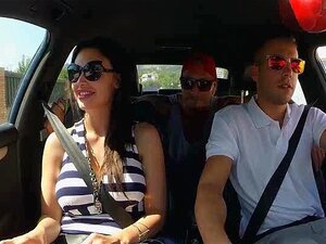 Aletta Ocean es sexy como la mierda en una cueva, Aletta Sea está