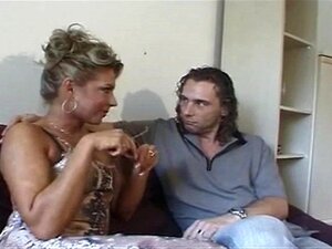 MILF alemana rubia perforada duro