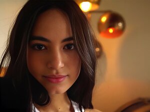  La sexy cutie Sarah Mollica adora posar y estar desnuda, por lo que