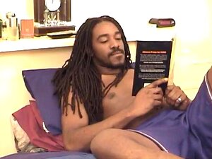 Sexy Dread se masturba su gran polla hinchada