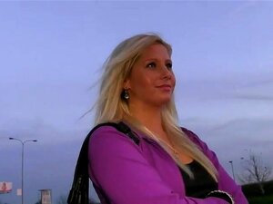Rubia le gusta chupar y follar al aire libre