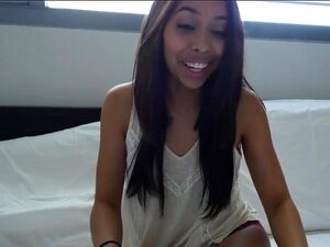 La hermanastra Jasmine Summers recibe una follada en su coño por una