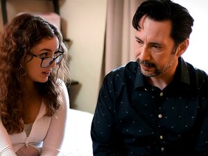 Fetiche puro: La estudiante Inocente Leana Lovings Intenta Atraer Al