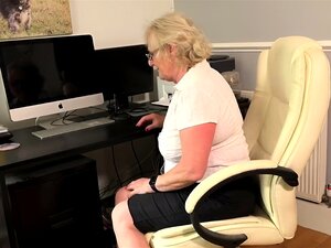 stepaunt Judy's XXX-Breasty Profesora GILF de 66 años, la Sra. Claire