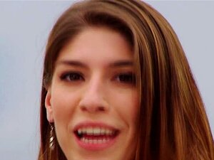 Swingers amateurs follan duro en un reality show en una TV nacional