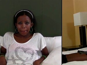 Pequeña negra linda follada