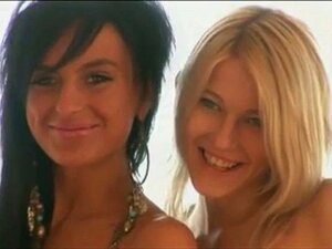 Chicas solitarias y calientes con piernas largas