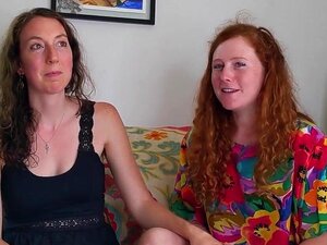 Todas las chicas naturales tienen sexo con un strap-on
