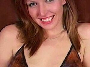 La ex-stripper zorra Sally Rodeo atrapa una gran carga en su boca