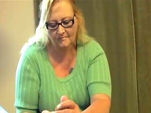 Lecciones de mamadas con milf y linda