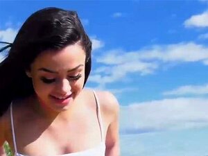 Martina Smeraldi Anal en público hace que su chorro se haga público.