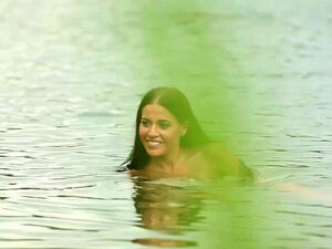 ¡Eveline Dellai es una chica que se impresiona rápidamente! Ella lo