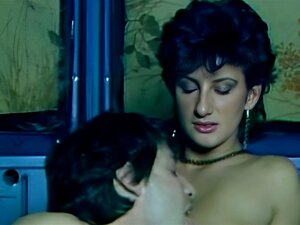 Sharon Mitchell - Sexo clásico en la parte trasera de una furgoneta.