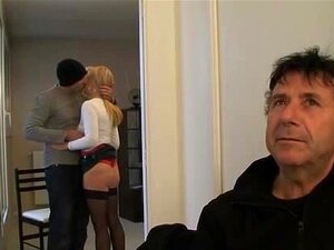 Nos follamos a su esposa Fabienne frente a él