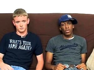 Descubre el mundo apasionado de los Twinks gay amateur e interracial.