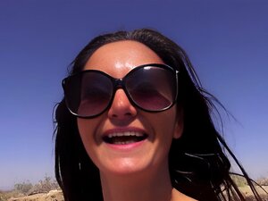La madrastra con las tetas más grandes que me gustaría follar Ava