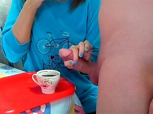 Sumérgete en un encuentro intenso con una seductora mujer mayor en