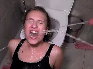 Anastasia Mistress lluvia dorada de tres pollas y doble anal. Vemos a