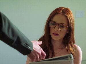 Ella Hughes suplica ser atada y dominada, a medida que el desprecio de