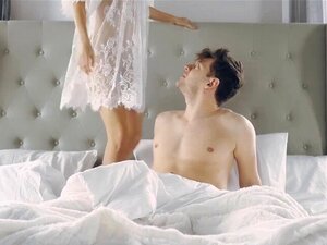 Mi hermanastra delgada y linda se pone sucia por la música. Mi