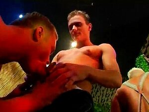 Tío se folla a un chico ligero porno gay, hora de penetrar algunas