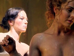 Desnudo de Spartacus - Anna Hutchison Ellen Hollman y su colega