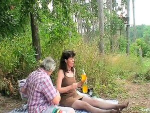Sexo de pareja madura al aire libre
