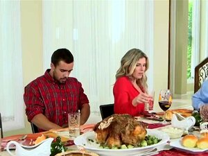 La puta de Sydney Cole y su madrastra Cory Chase comparten la verga de