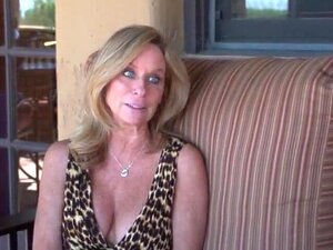Mujer madura y fresca teniendo sexo apasionado