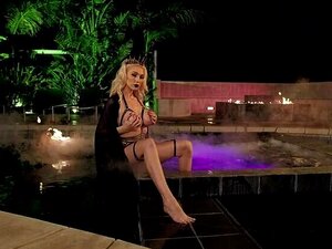 La hermosa Kendra Sunderland de cabello dorado con un increíble video