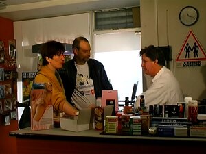 Madura francesa follada con fisting y anal