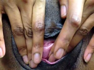 Coño negro caliente acariciado en primer plano